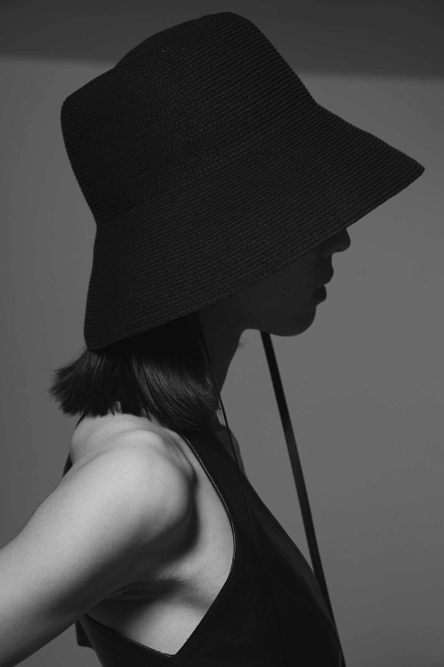 LAURA.N - BLACK