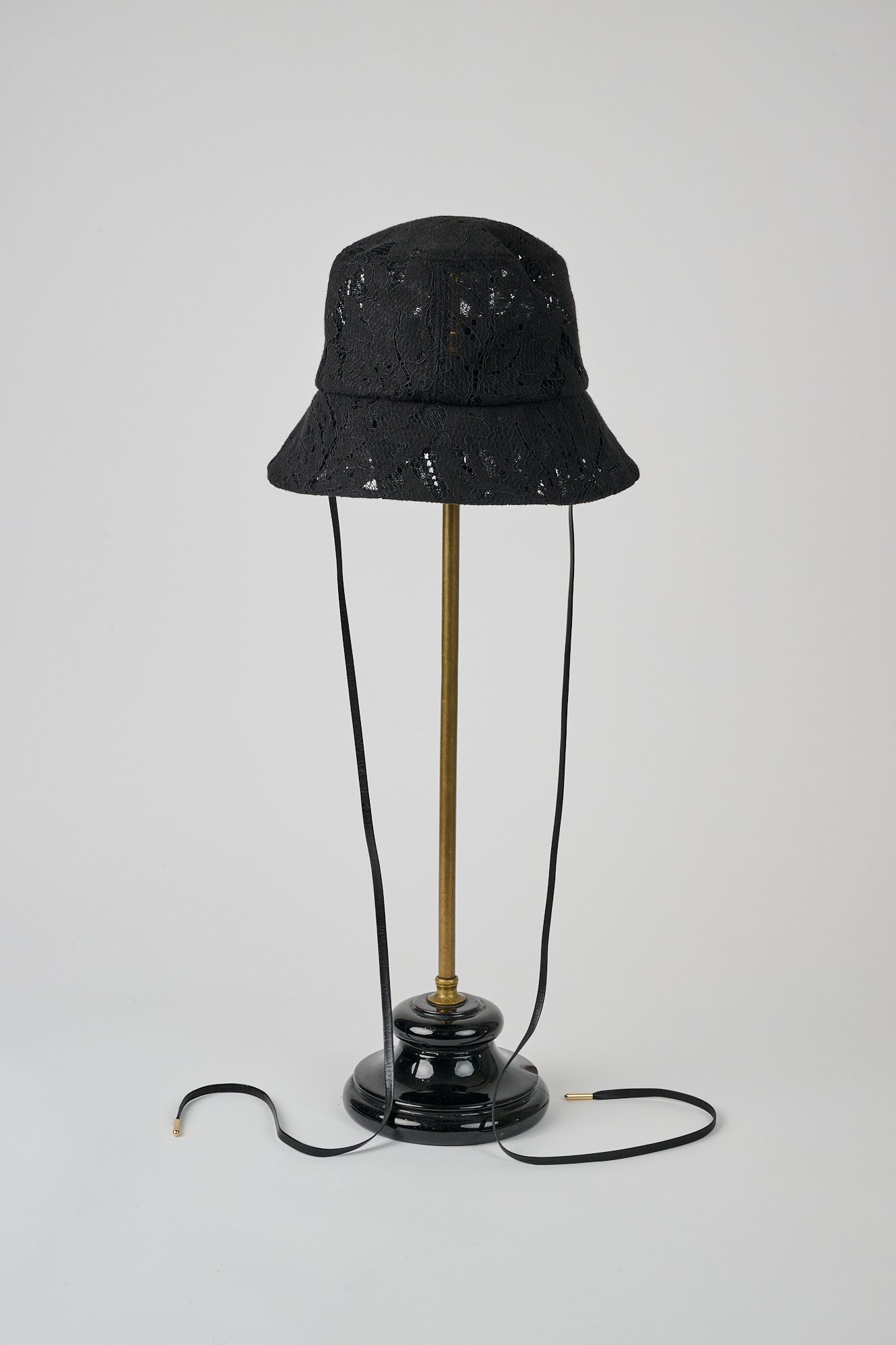 COLLET HAT.C - BLACK